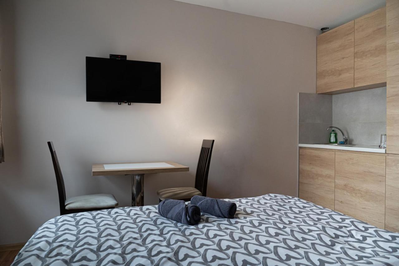 Studio Apartments Maksimovic Ni Exteriör bild