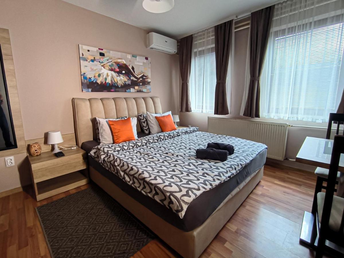 Studio Apartments Maksimovic Ni Exteriör bild