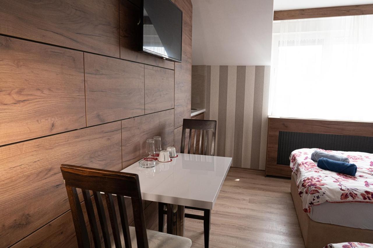 Studio Apartments Maksimovic Ni Exteriör bild