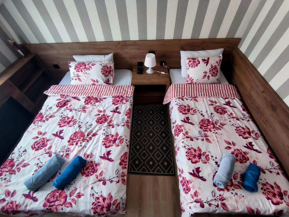 Studio Apartments Maksimovic Ni Exteriör bild