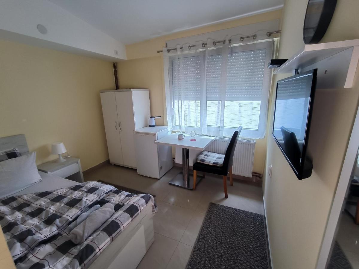 Studio Apartments Maksimovic Ni Exteriör bild