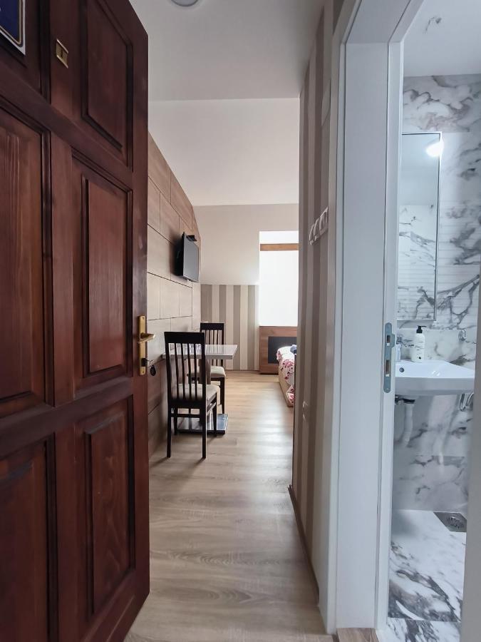 Studio Apartments Maksimovic Ni Exteriör bild