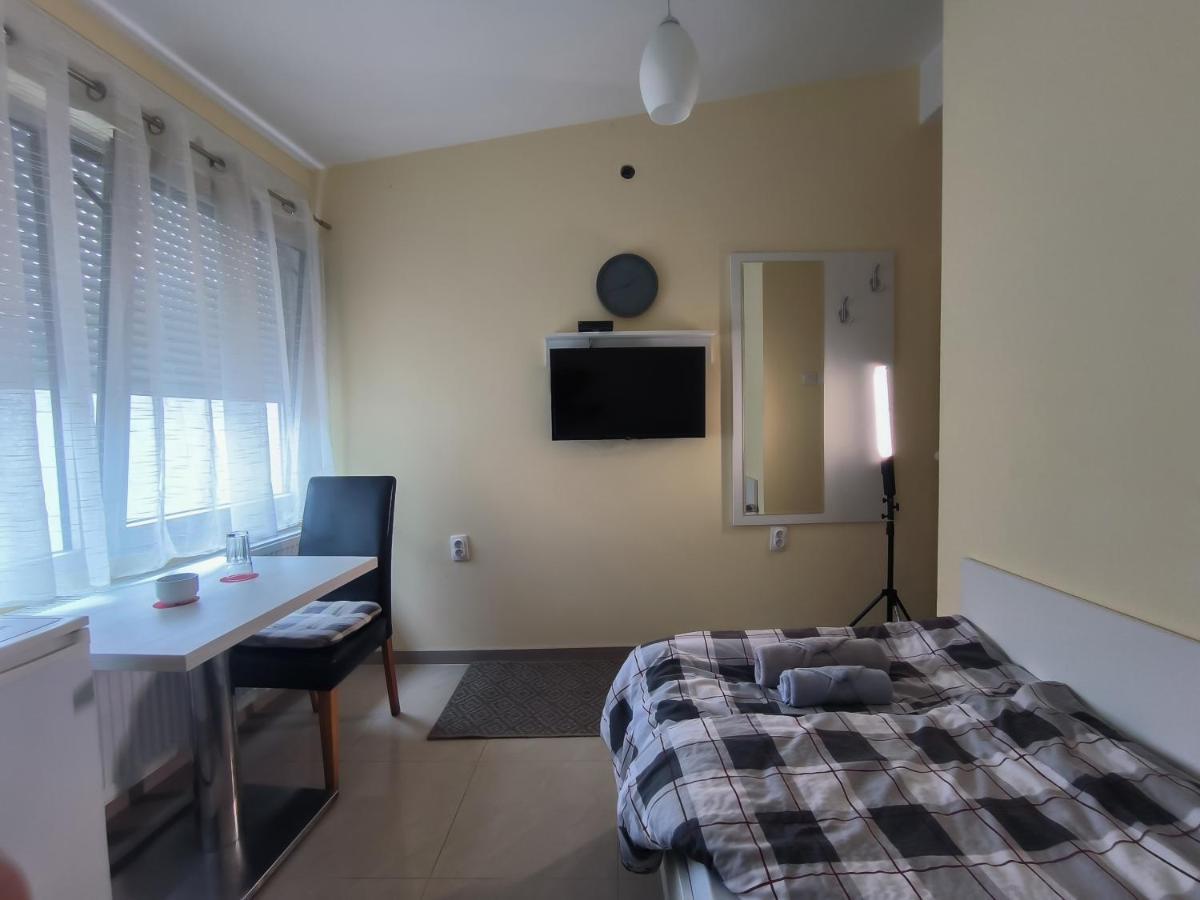 Studio Apartments Maksimovic Ni Exteriör bild