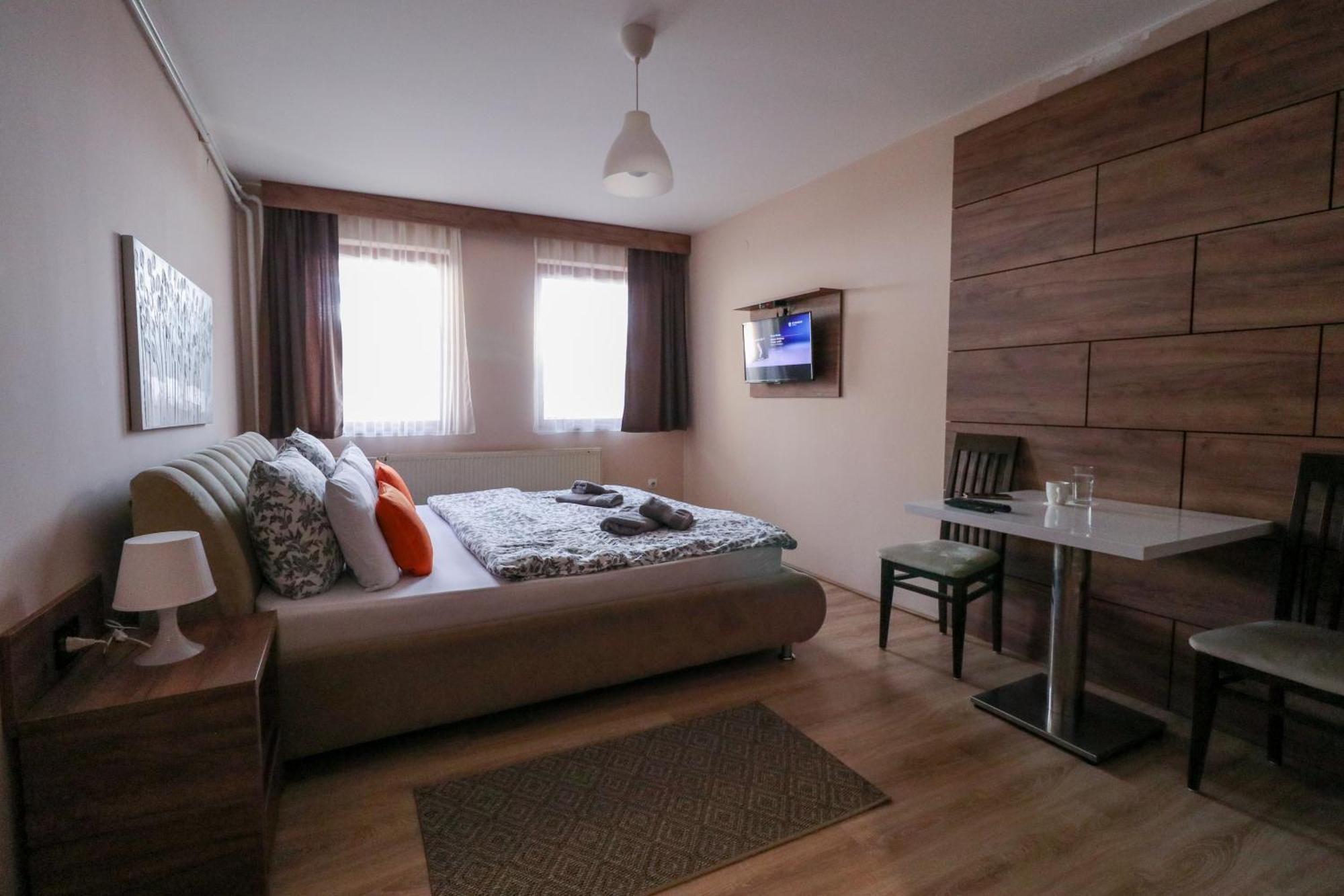 Studio Apartments Maksimovic Ni Exteriör bild