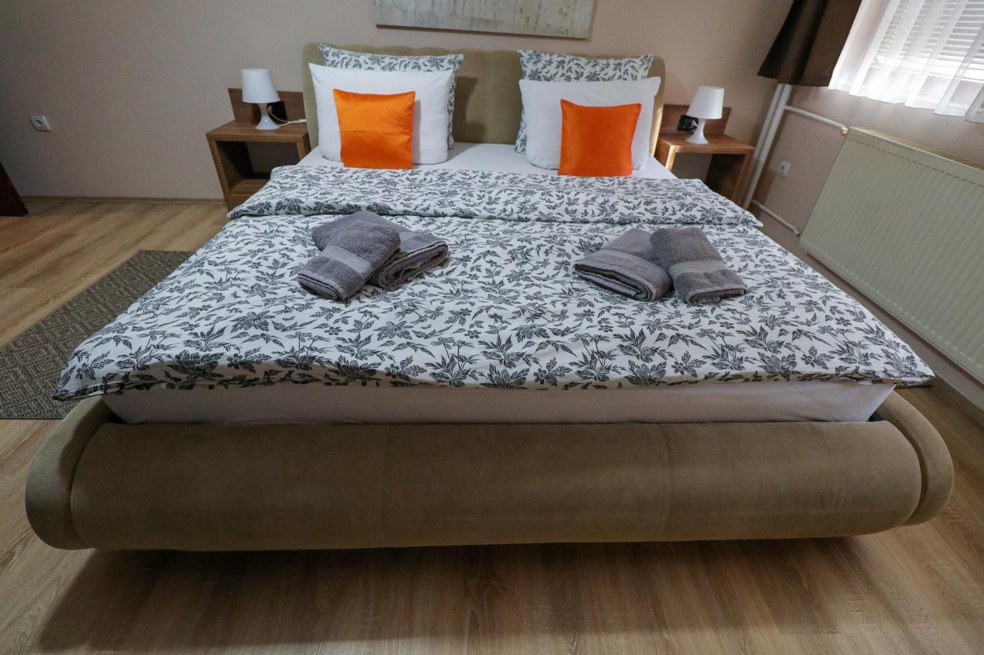 Studio Apartments Maksimovic Ni Exteriör bild
