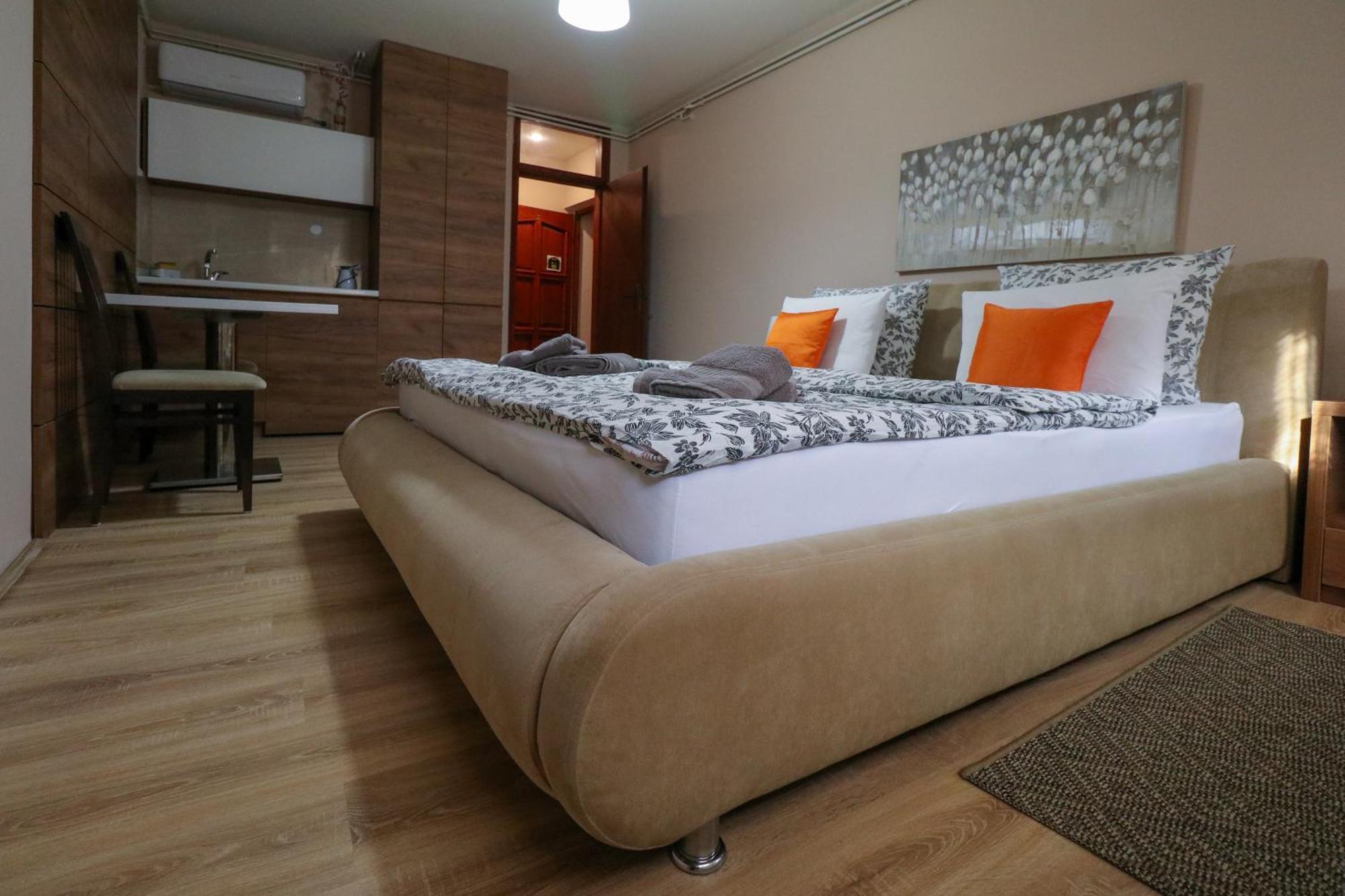 Studio Apartments Maksimovic Ni Exteriör bild