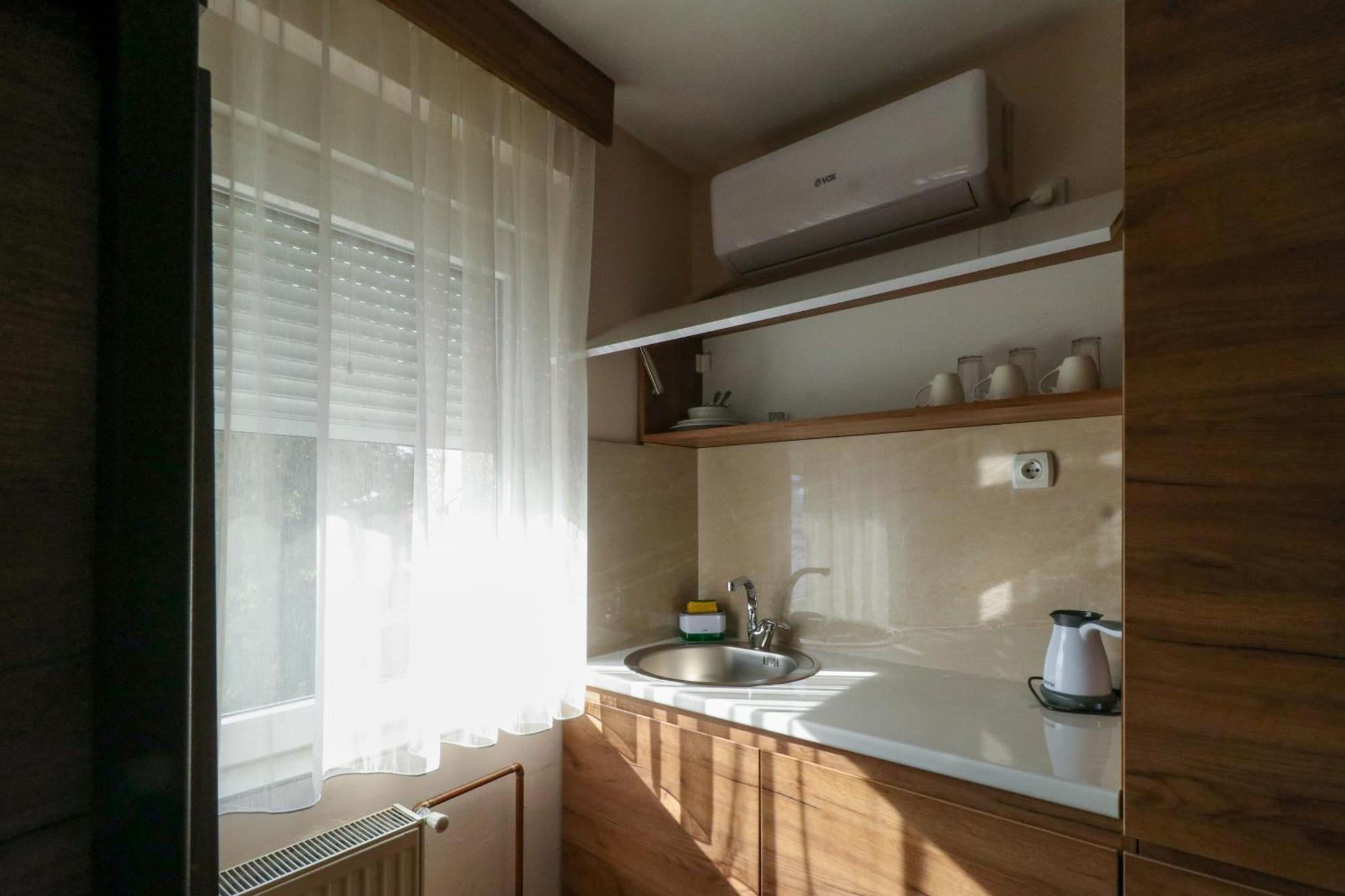 Studio Apartments Maksimovic Ni Exteriör bild