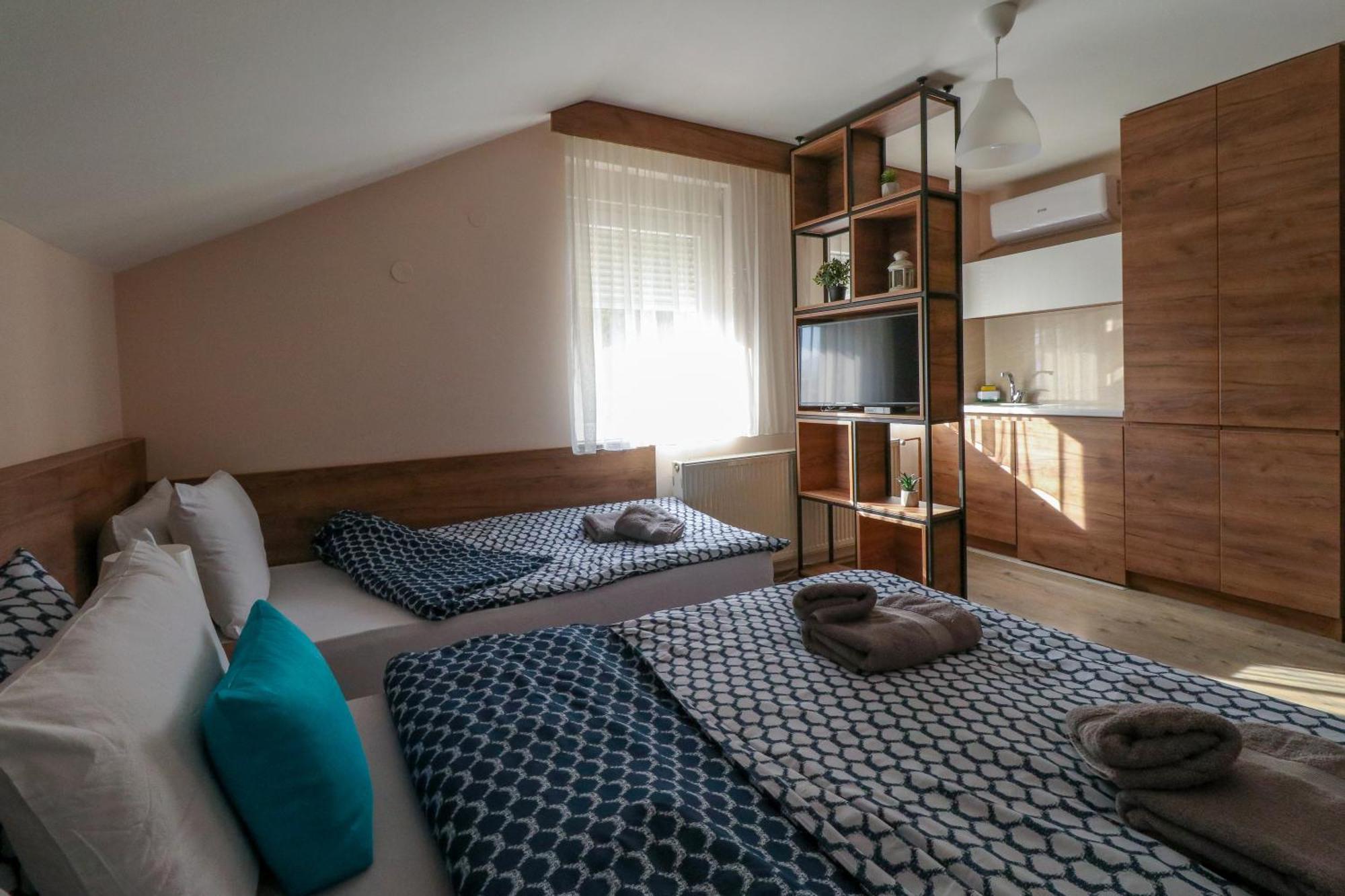 Studio Apartments Maksimovic Ni Exteriör bild