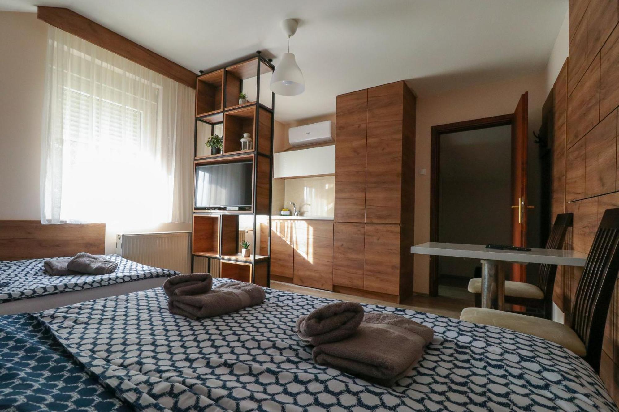 Studio Apartments Maksimovic Ni Exteriör bild