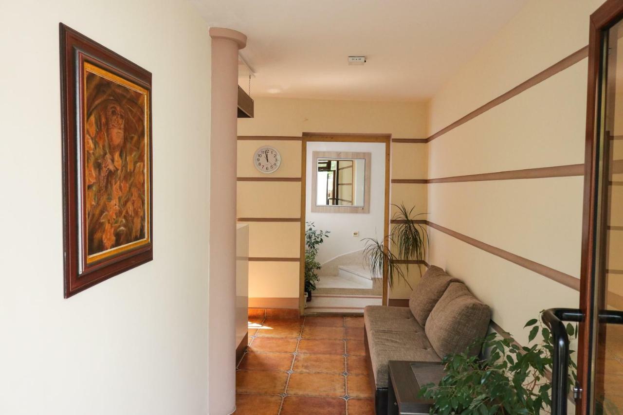 Studio Apartments Maksimovic Ni Exteriör bild